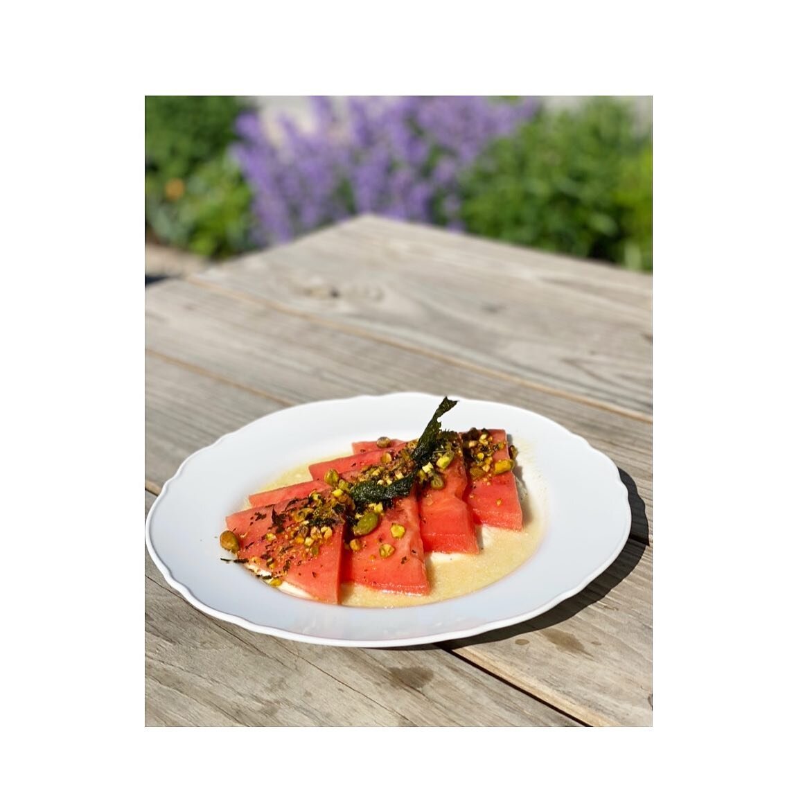 🍉 Past&egrave;que avec feta fouett&eacute;e et menthe ! 
Tapas des Cantons de l'Est 
Du Jeudi au Samedi 
de 17 h &agrave; 21 h
#massawippimercantile 
#lemerc
#cantonsdelest 
#easterntownshipstapas
#northhatley
#lacmassawippi