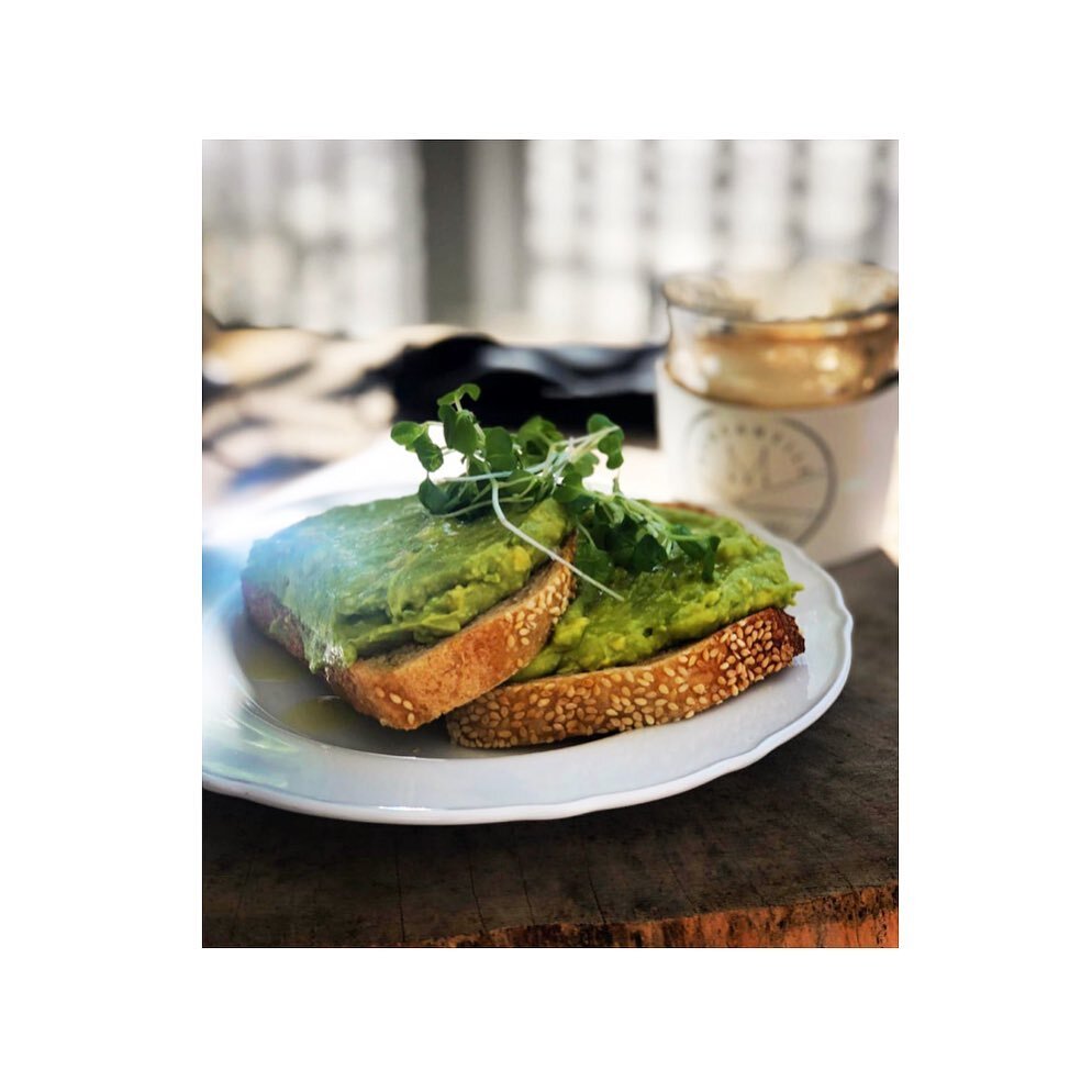 Toast &agrave; l'avocat ❤️
📸 @christine.pouliot
